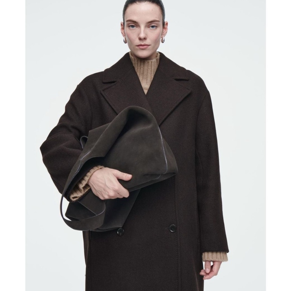 Brown Hobo Bag with Minimalist Design - Picture 4 of 8